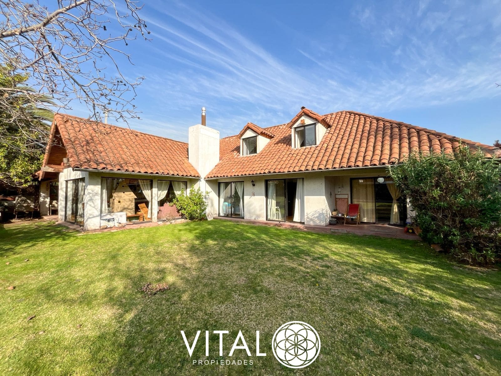 Casa en Venta de 5 dormitorios 4 baños y piscina en Peñalolén